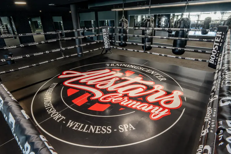 Boxring mit dem AllStars-Logo auf dem Ringboden